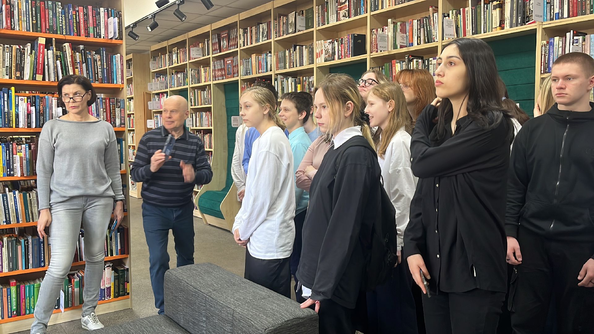 школьники, профориентация, экскурсия, экскурсия для школьников, библио-холл, библиотека,