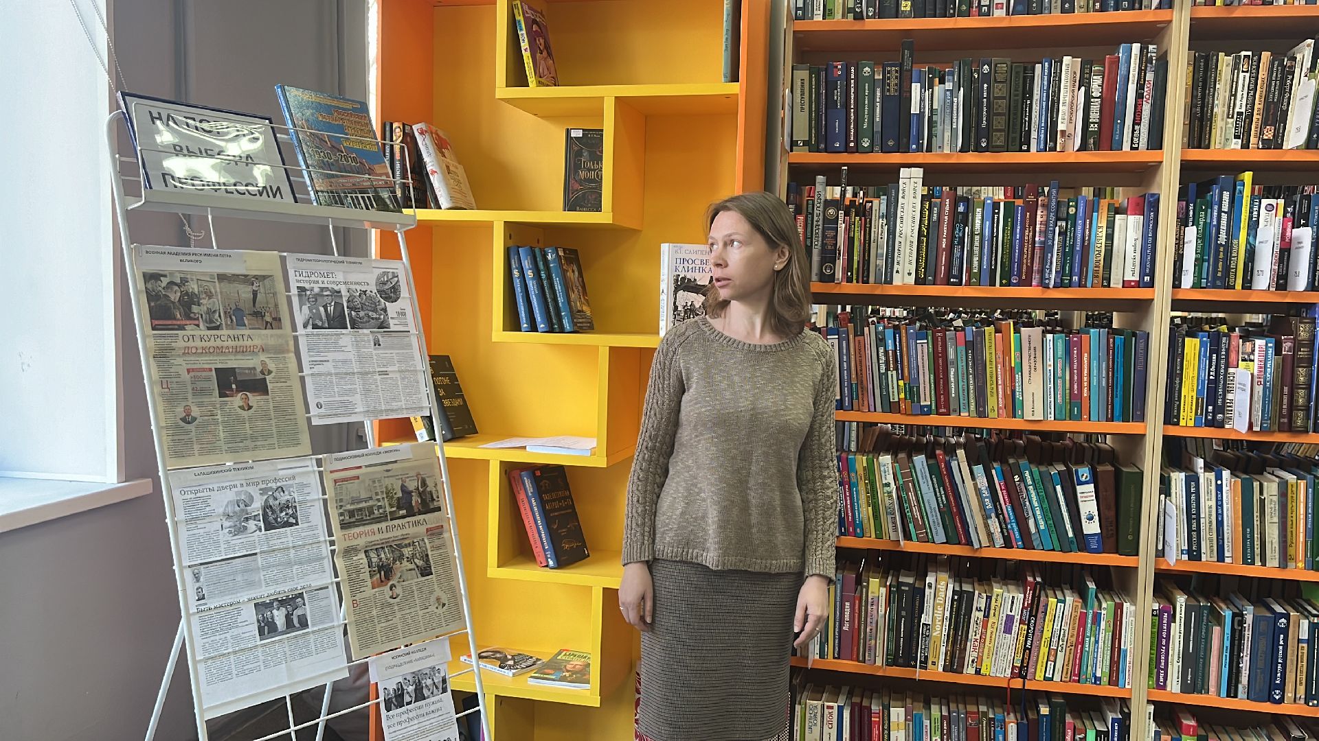 школьники, профориентация, экскурсия, экскурсия для школьников, библио-холл, библиотека,