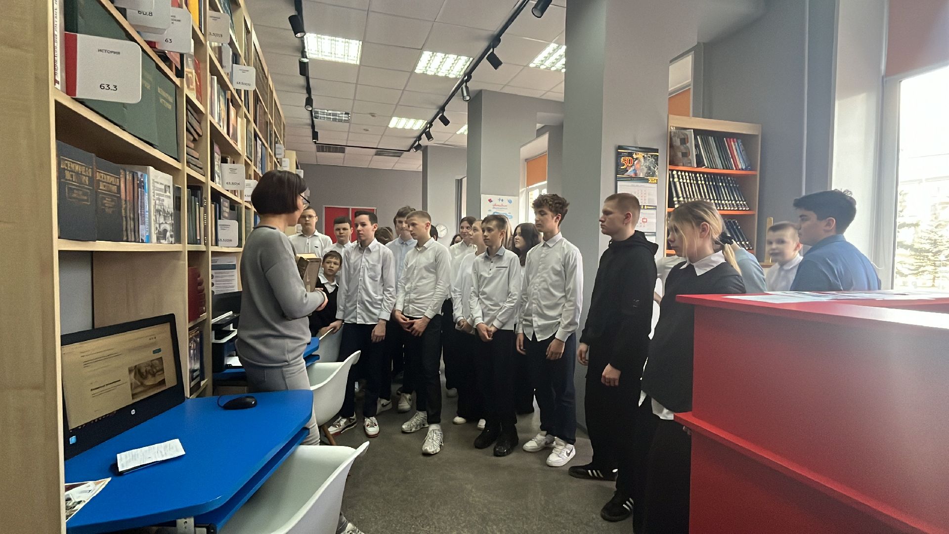 школьники, профориентация, экскурсия, экскурсия для школьников, библио-холл, библиотека,