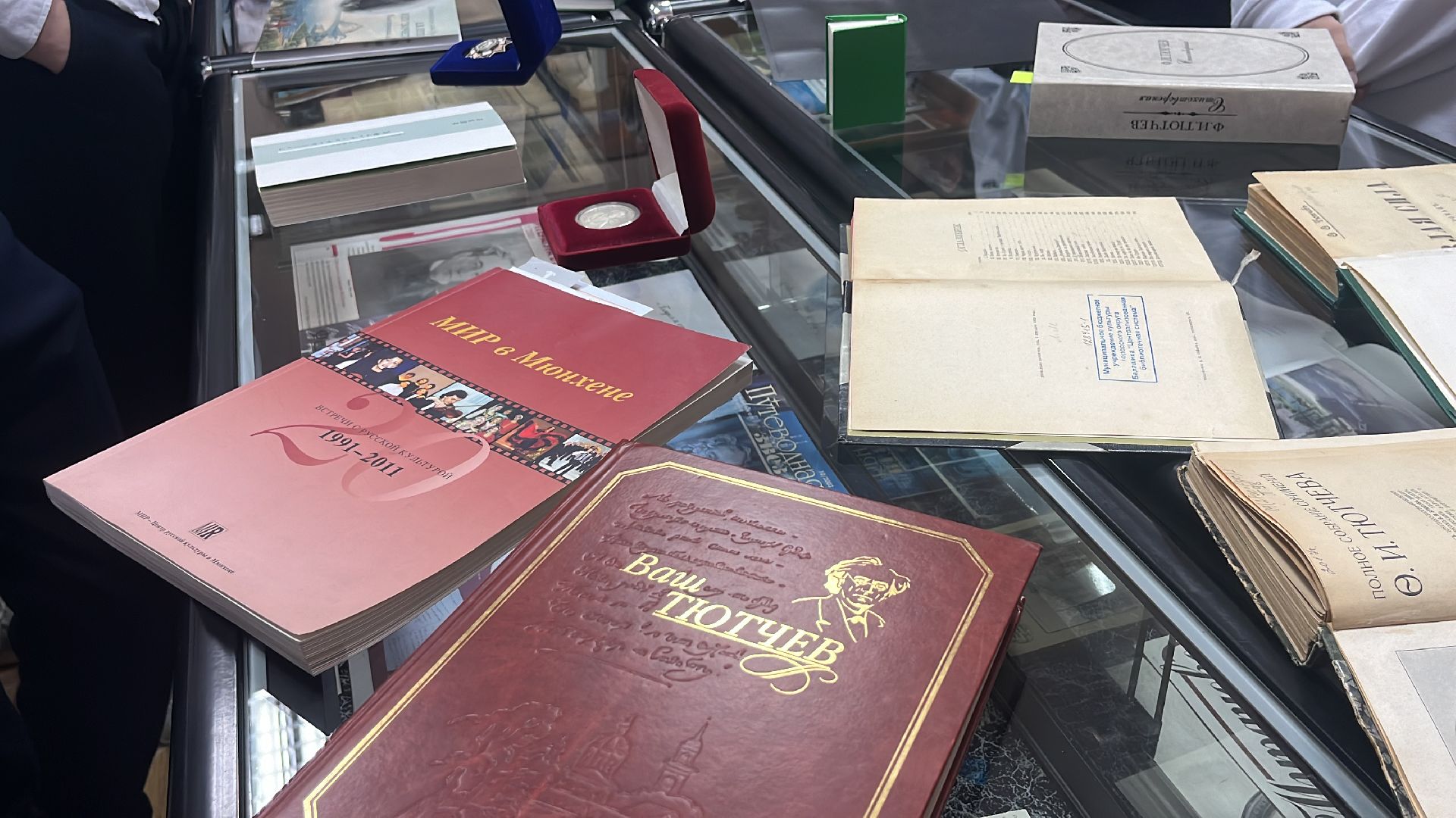 школьники, профориентация, экскурсия, экскурсия для школьников, библио-холл, библиотека,