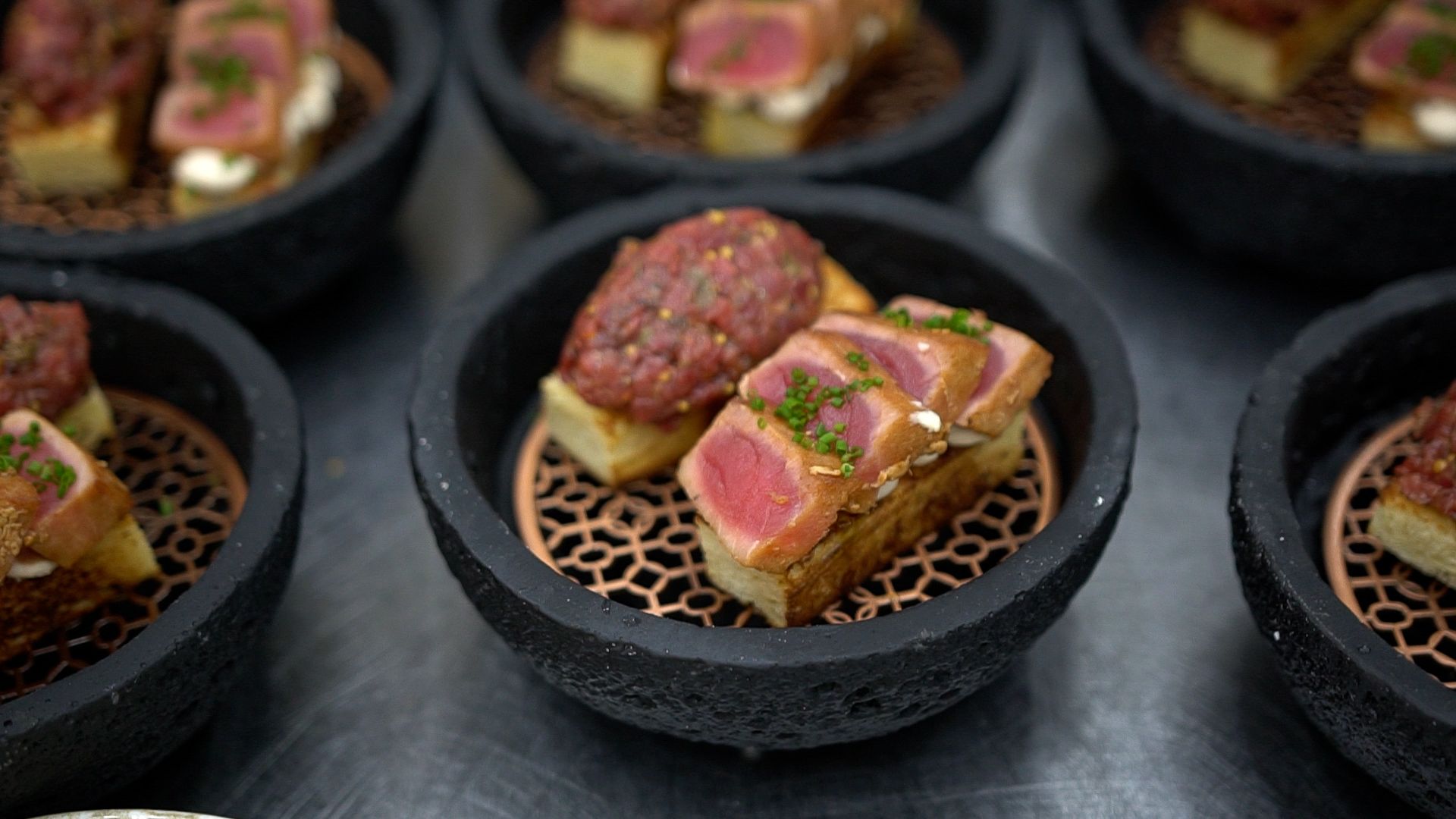 гастро, ужин, гастрономический вечер, Егорьевск, Владимир, Ржев, бабагануш, тартар, лук, сыр, креветки, лосось, чрная смородина, говядина, ягненок, десерт, мильфей, малина, еда,