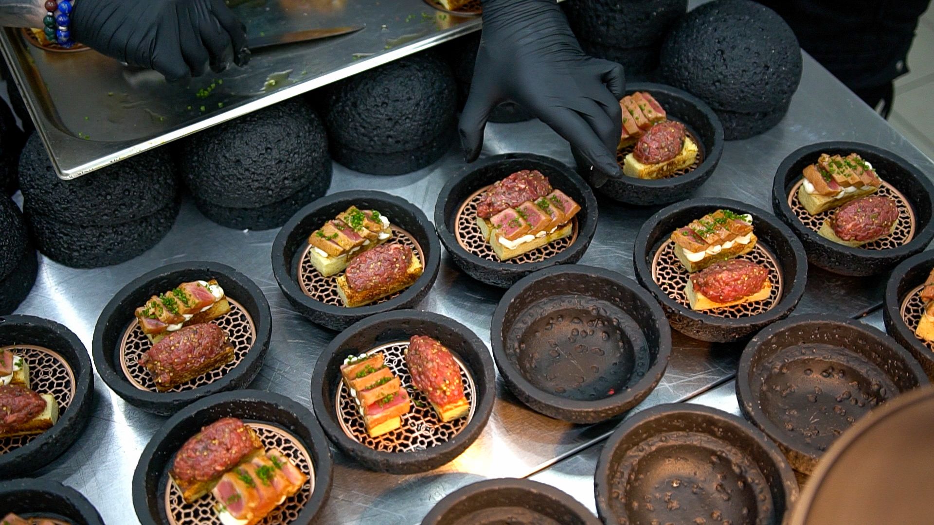 гастро, ужин, гастрономический вечер, Егорьевск, Владимир, Ржев, бабагануш, тартар, лук, сыр, креветки, лосось, чрная смородина, говядина, ягненок, десерт, мильфей, малина, еда,