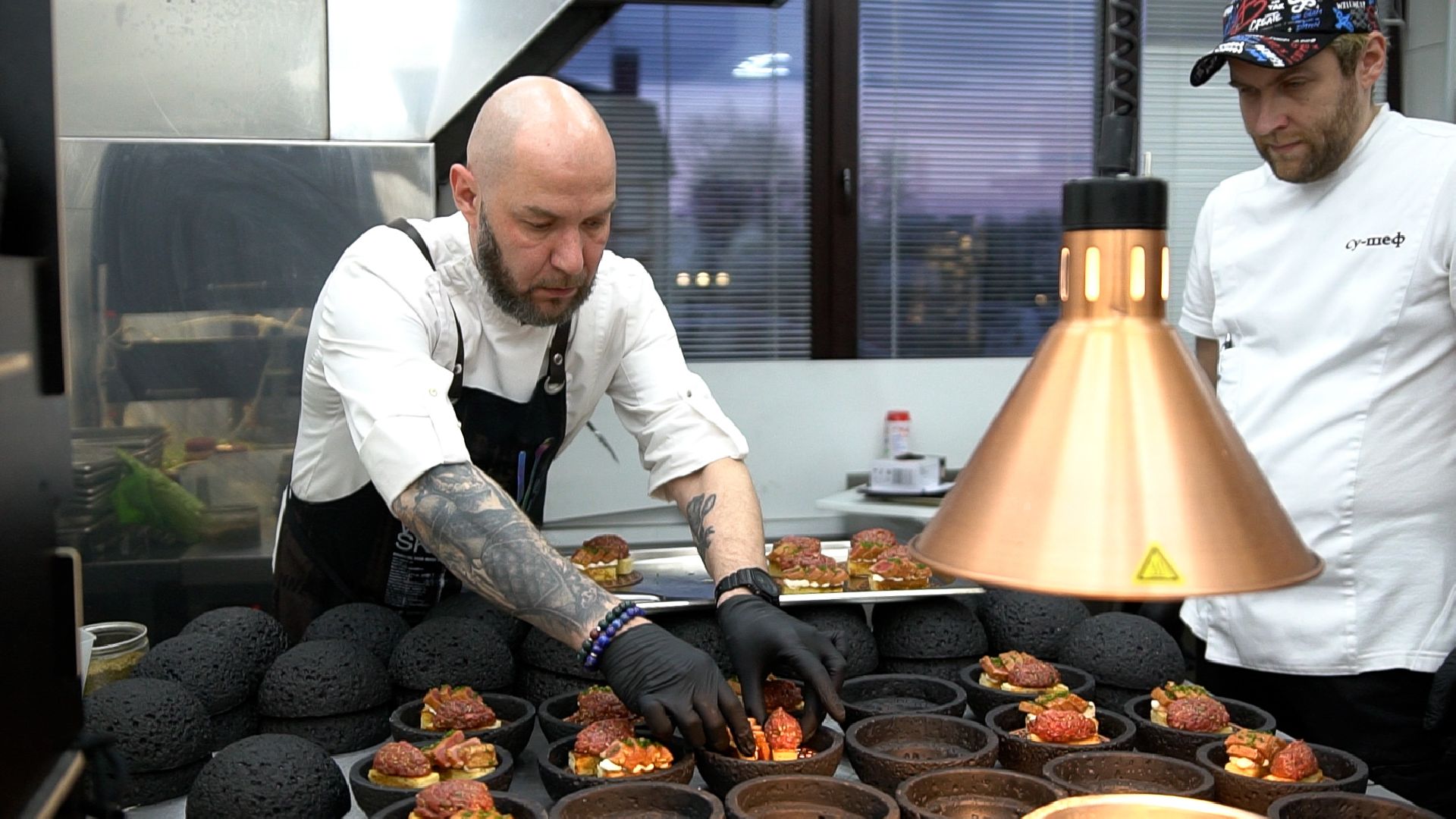 гастро, ужин, гастрономический вечер, Егорьевск, Владимир, Ржев, бабагануш, тартар, лук, сыр, креветки, лосось, чрная смородина, говядина, ягненок, десерт, мильфей, малина, еда,