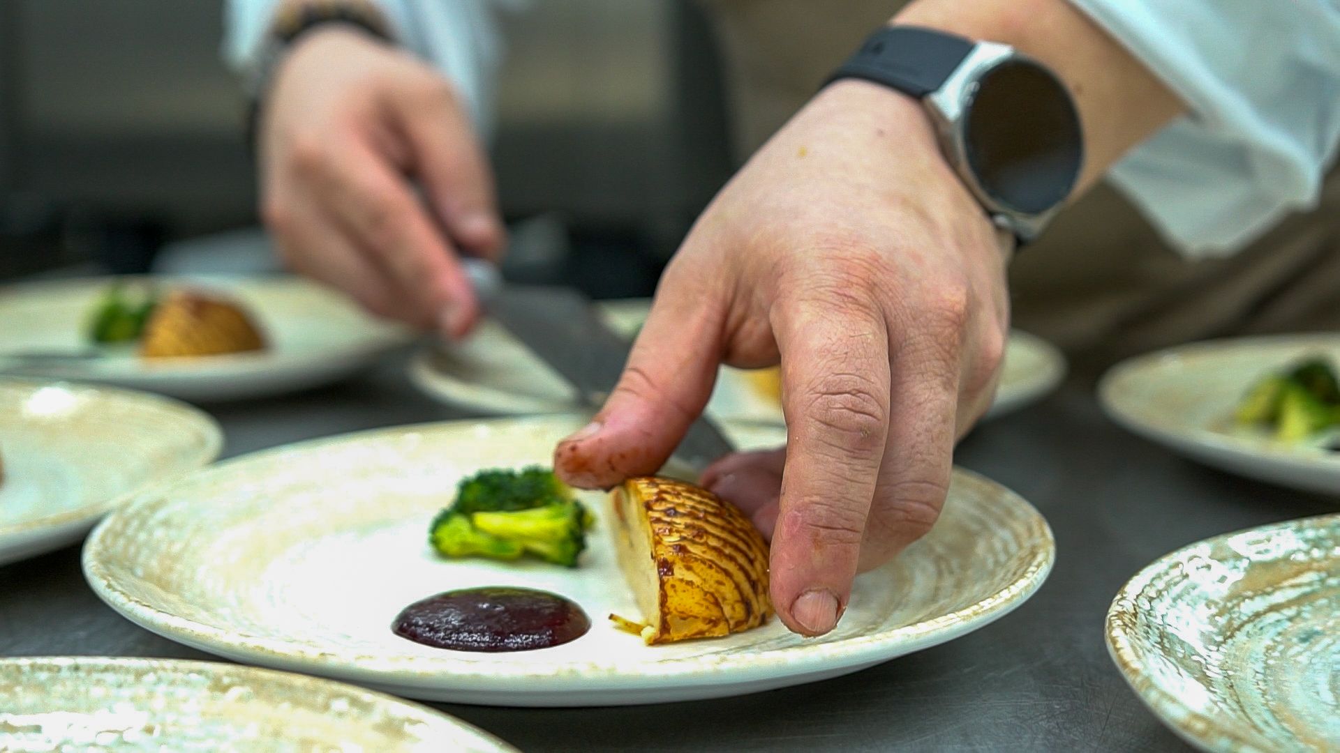 гастро, ужин, гастрономический вечер, Егорьевск, Владимир, Ржев, бабагануш, тартар, лук, сыр, креветки, лосось, чрная смородина, говядина, ягненок, десерт, мильфей, малина, еда,