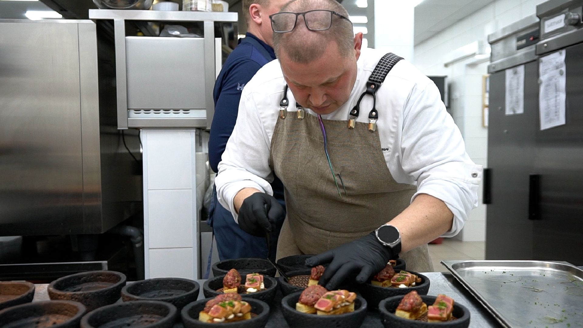 гастро, ужин, гастрономический вечер, Егорьевск, Владимир, Ржев, бабагануш, тартар, лук, сыр, креветки, лосось, чрная смородина, говядина, ягненок, десерт, мильфей, малина, еда,