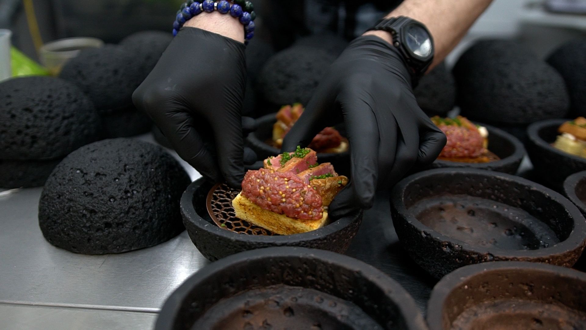 гастро, ужин, гастрономический вечер, Егорьевск, Владимир, Ржев, бабагануш, тартар, лук, сыр, креветки, лосось, чрная смородина, говядина, ягненок, десерт, мильфей, малина, еда,