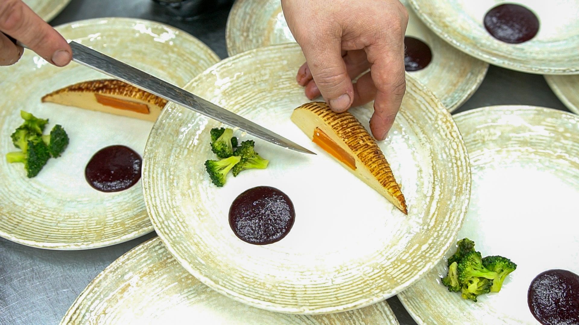 гастро, ужин, гастрономический вечер, Егорьевск, Владимир, Ржев, бабагануш, тартар, лук, сыр, креветки, лосось, чрная смородина, говядина, ягненок, десерт, мильфей, малина, еда,