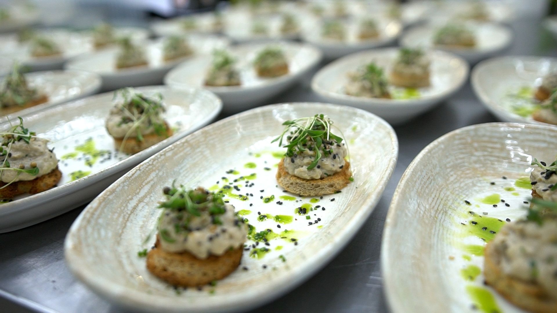 гастро, ужин, гастрономический вечер, Егорьевск, Владимир, Ржев, бабагануш, тартар, лук, сыр, креветки, лосось, чрная смородина, говядина, ягненок, десерт, мильфей, малина, еда,