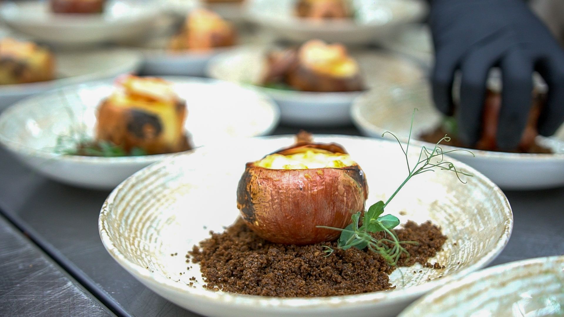 гастро, ужин, гастрономический вечер, Егорьевск, Владимир, Ржев, бабагануш, тартар, лук, сыр, креветки, лосось, чрная смородина, говядина, ягненок, десерт, мильфей, малина, еда,