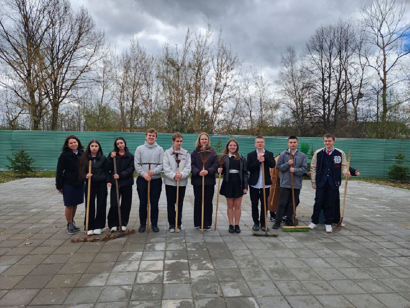 чехов, день добрых дел, школа, подготовка, уборка территории, школьники,