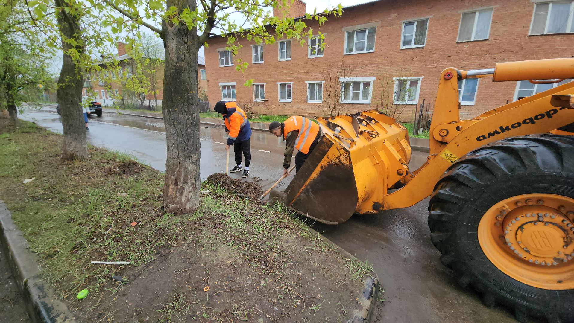 серпухов, комбинат благоустройства, месячник по благоустройству, улица бумажников, улица цеховая, детский сад умка,