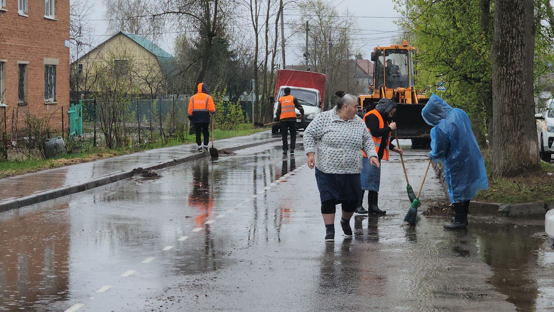 серпухов, комбинат благоустройства, месячник по благоустройству, улица бумажников, улица цеховая, детский сад умка,