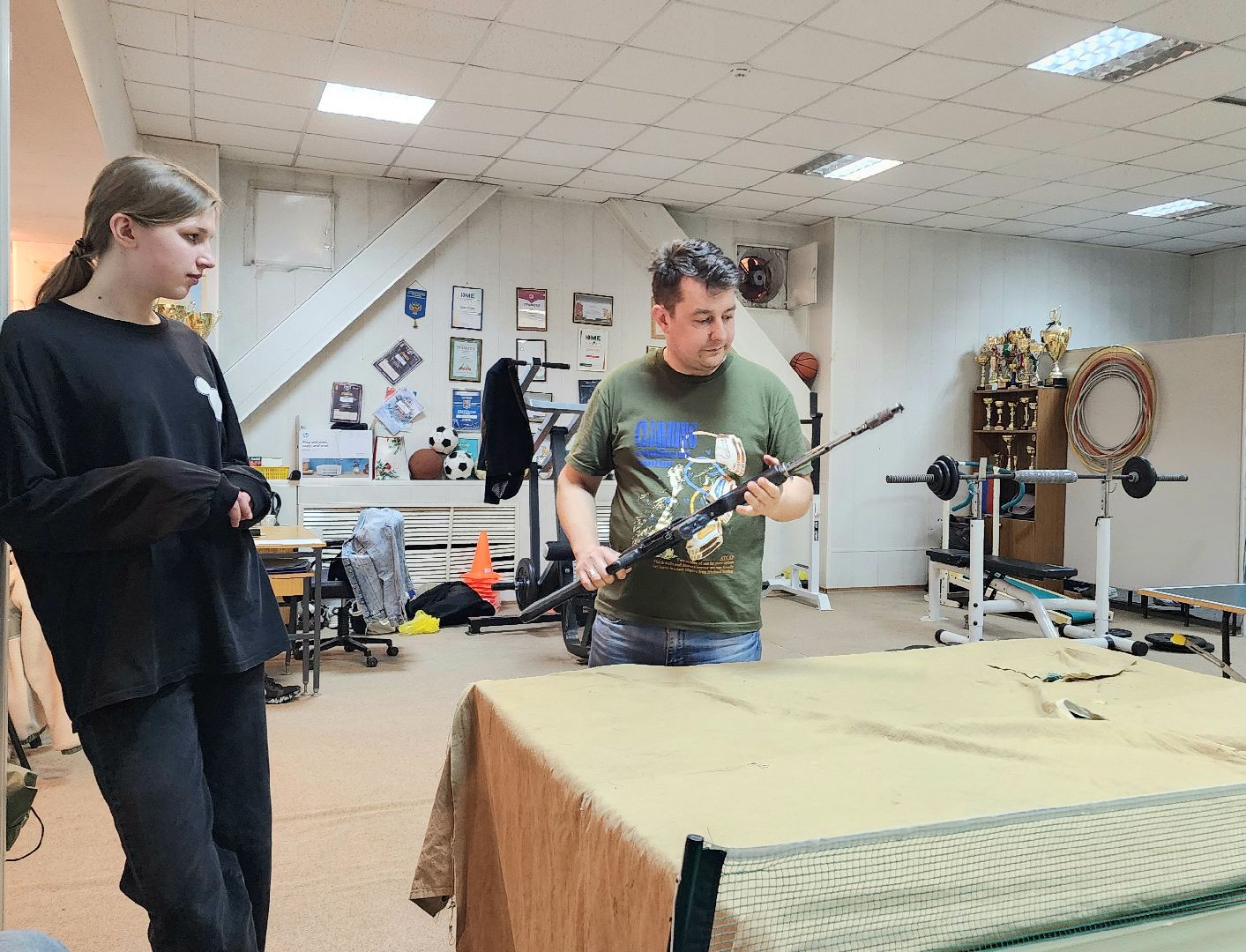 ЦВПВ, Подмосковье, Домодедово, Военная подготовка, РГГУ, Университет, Патриотизм, Патриотика, Обучение, Лекция, студенты, Молодежная политика, Автомат Калашникова, Макет автомата, Учебная граната, ОЗК, Защитный костюм,