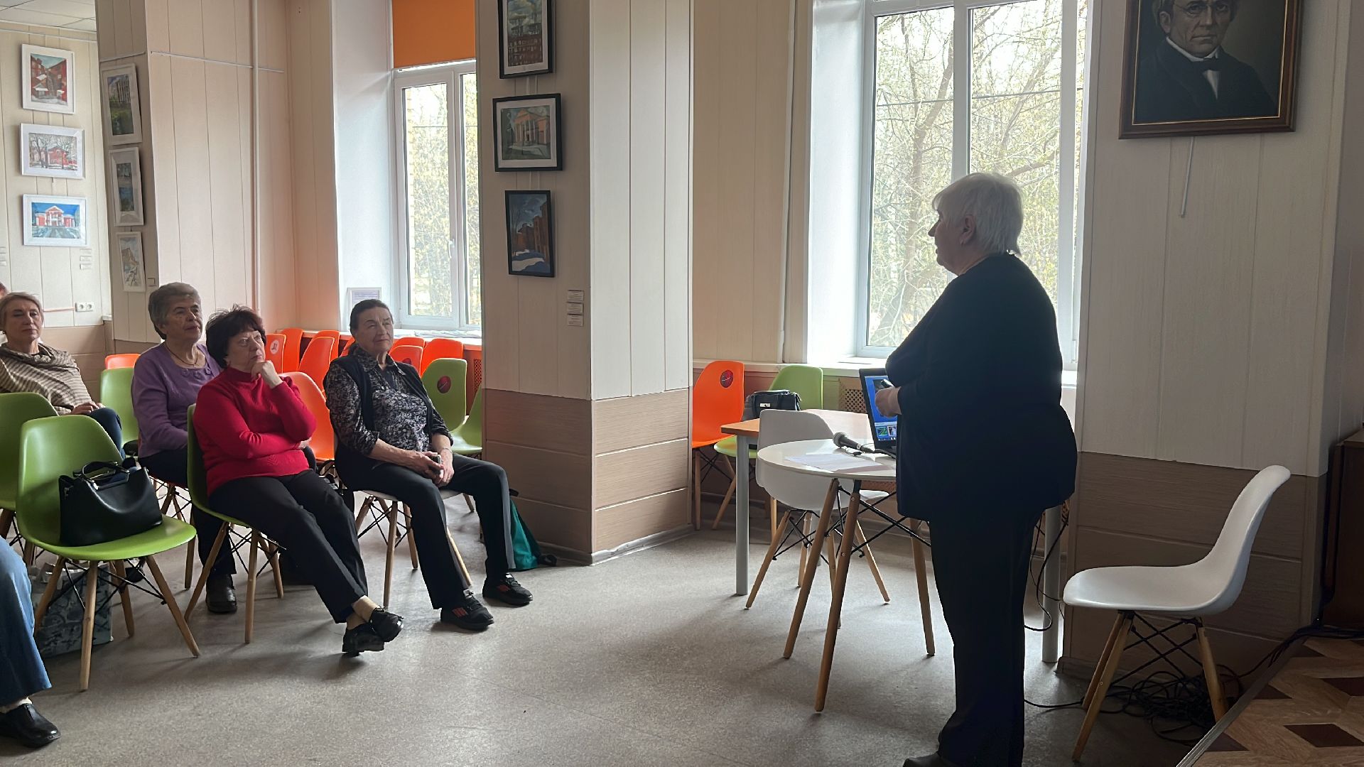 лекция, лекция в библиотеке, активное долголетие,