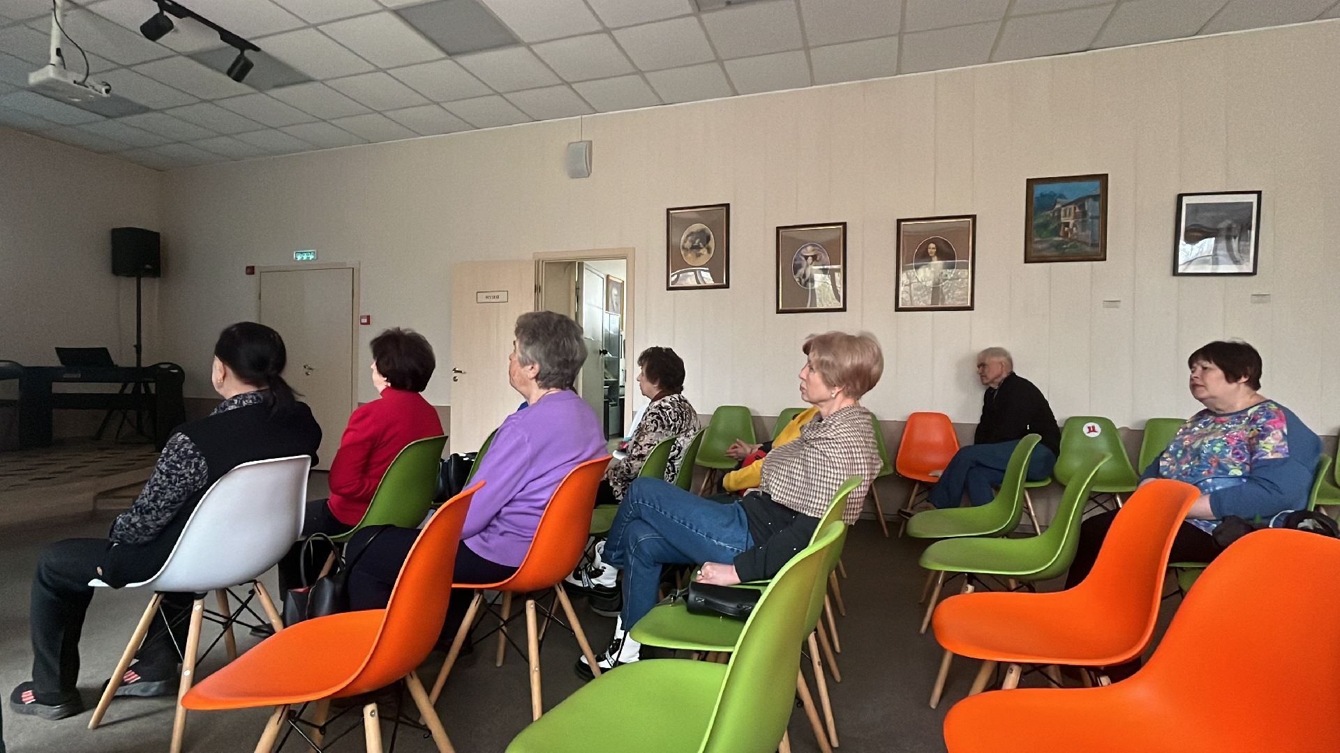 лекция, лекция в библиотеке, активное долголетие,