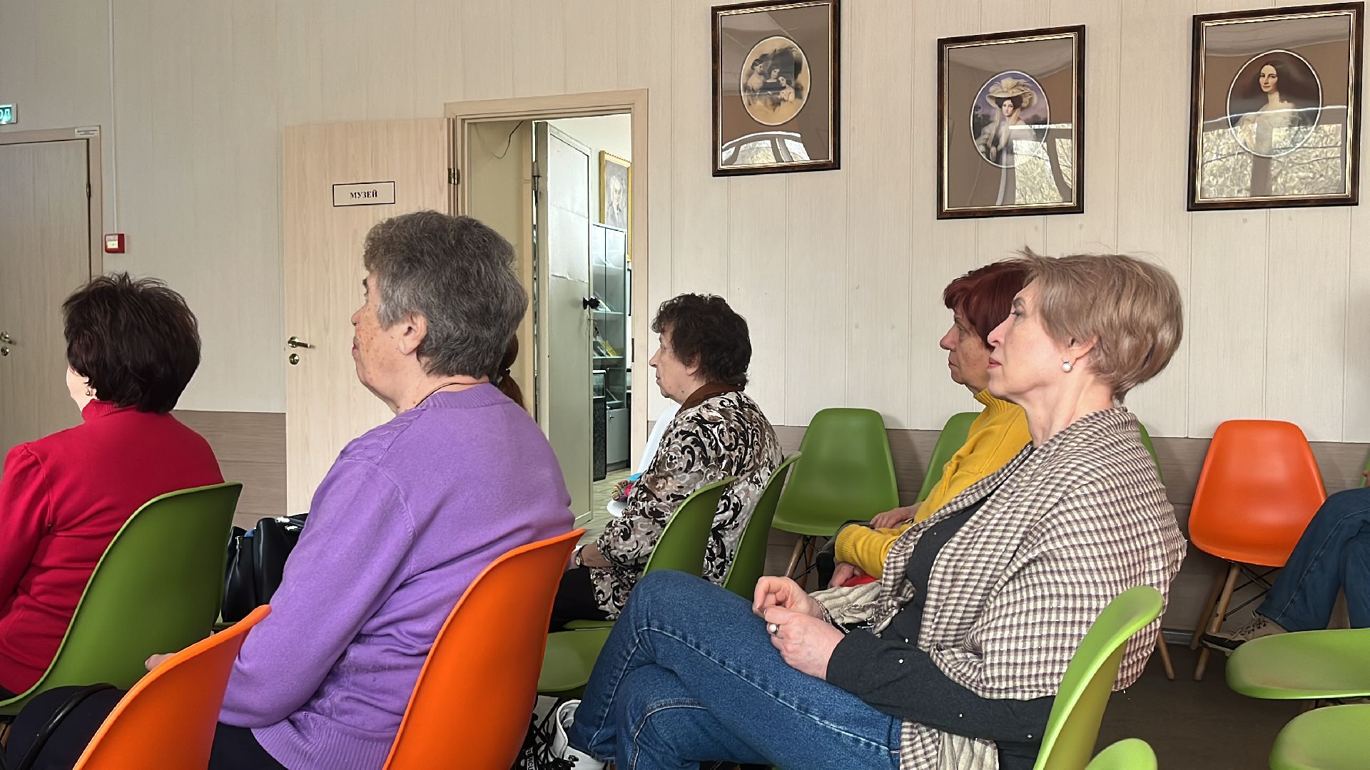 лекция, лекция в библиотеке, активное долголетие,