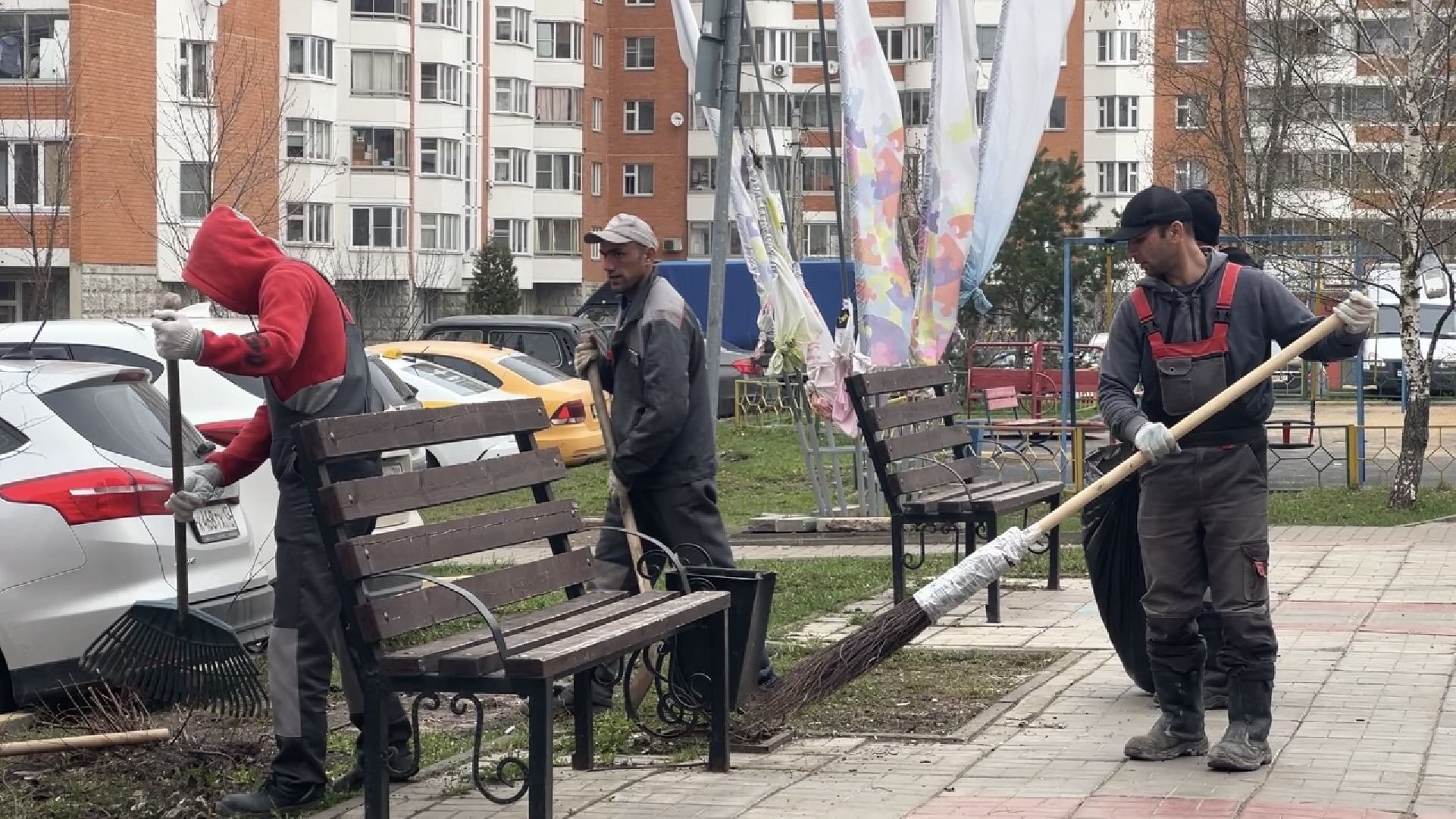 химки, благоустройство, месяц чистоты и благоустройства, уборка дворов, уборка города,