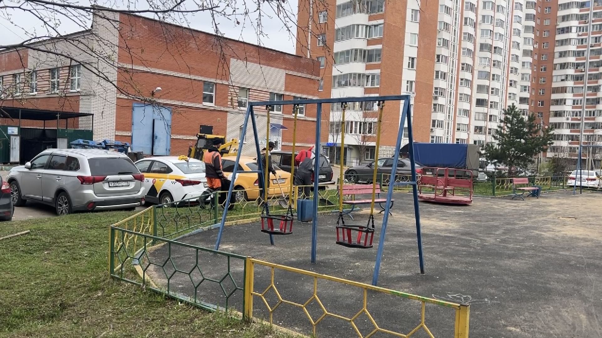 химки, благоустройство, месяц чистоты и благоустройства, уборка дворов, уборка города,