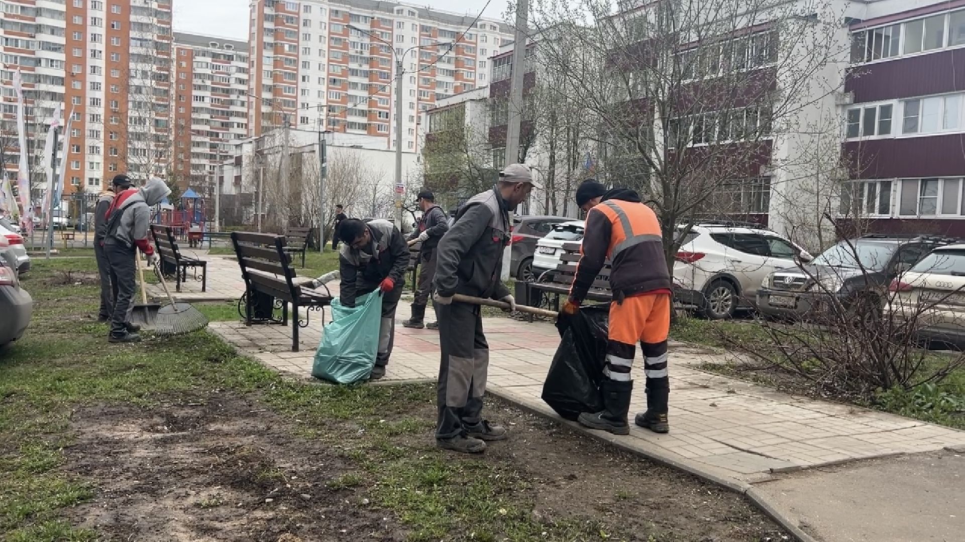 химки, благоустройство, месяц чистоты и благоустройства, уборка дворов, уборка города,