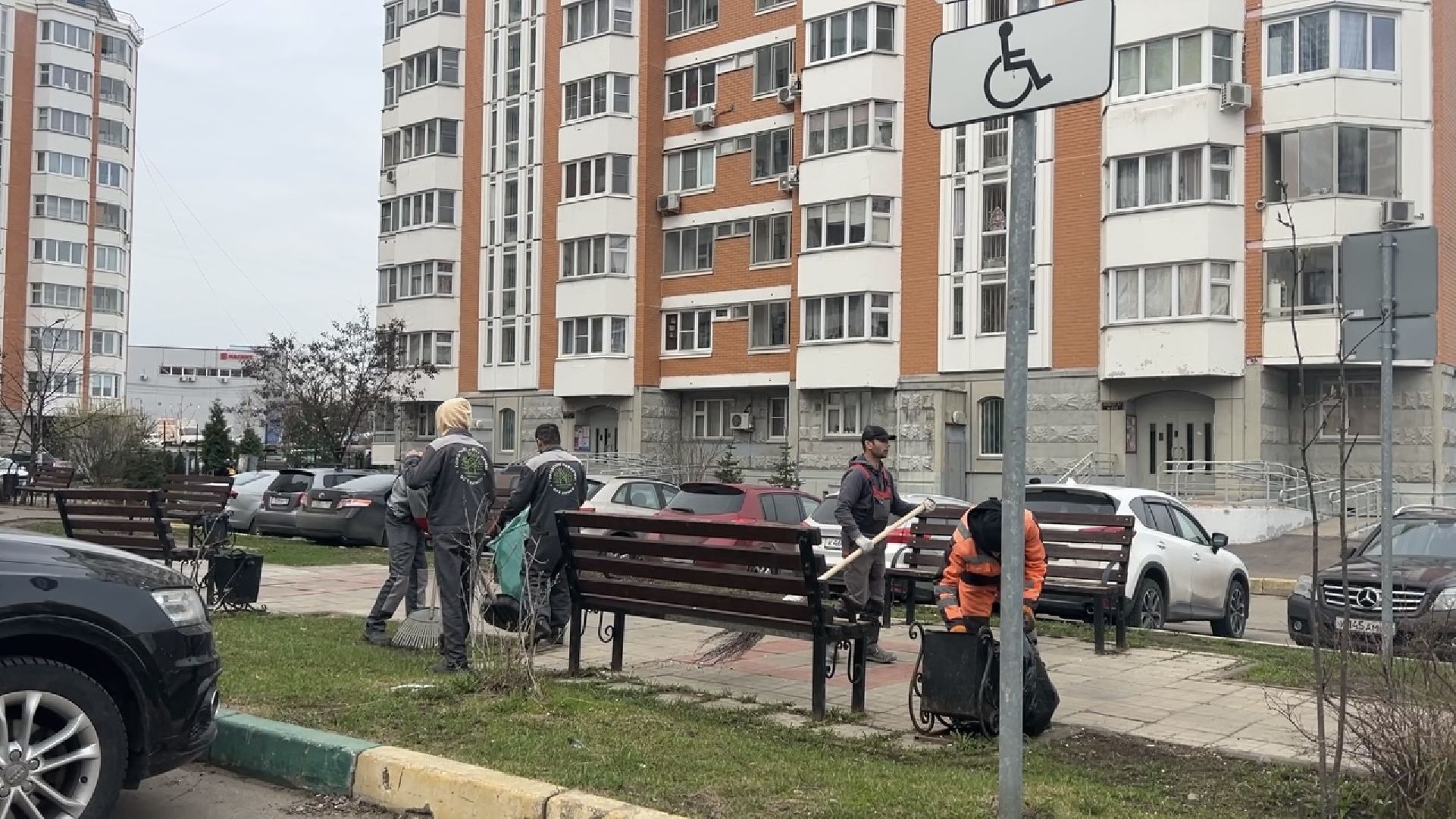 химки, благоустройство, месяц чистоты и благоустройства, уборка дворов, уборка города,