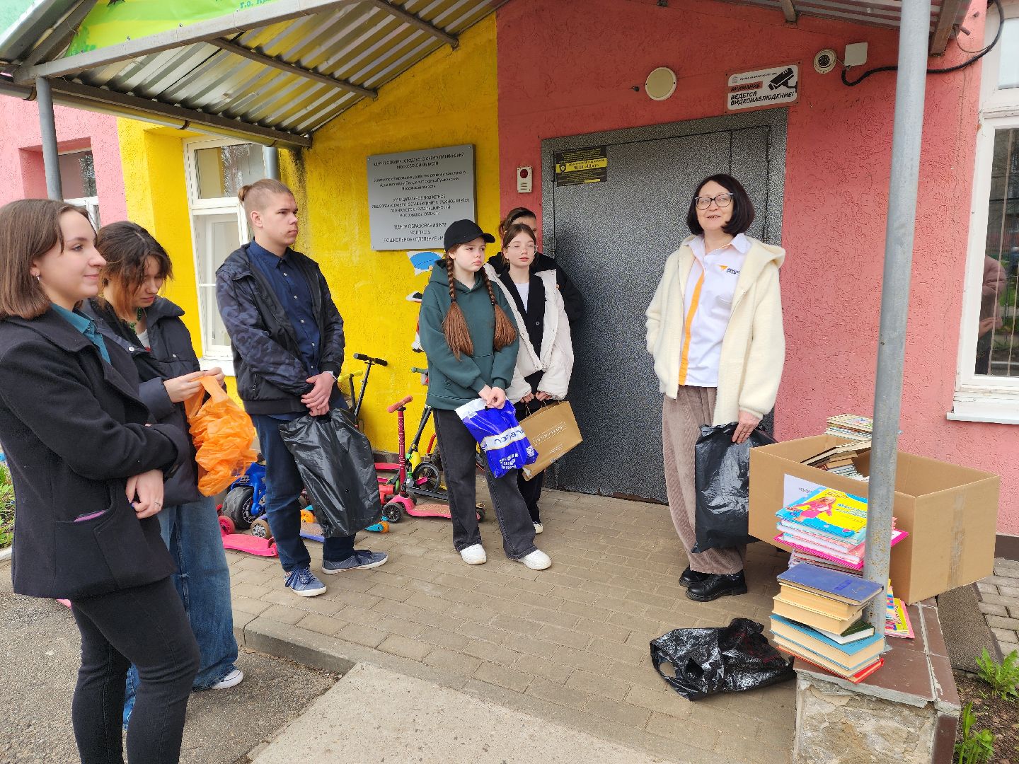 красноармейск, г.о. пушкинский, волонтерское движение, книги детям донбасса,