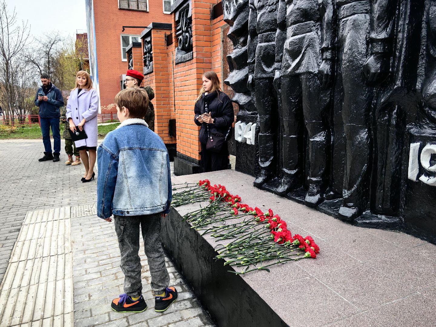 битва за москву, подвиг, возложение цветов, юнармия, монумент,
