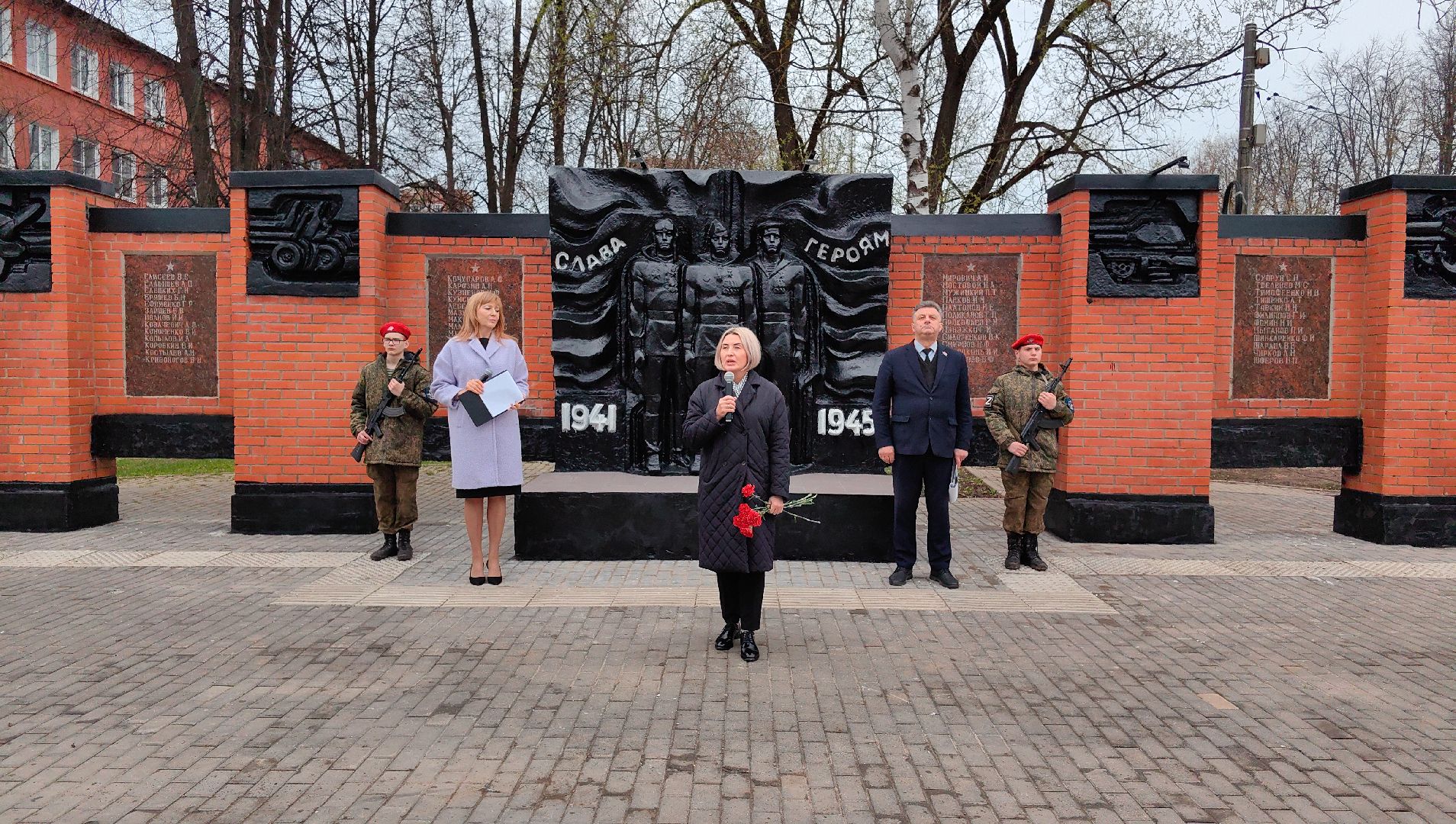 битва за москву, подвиг, возложение цветов, юнармия, монумент,