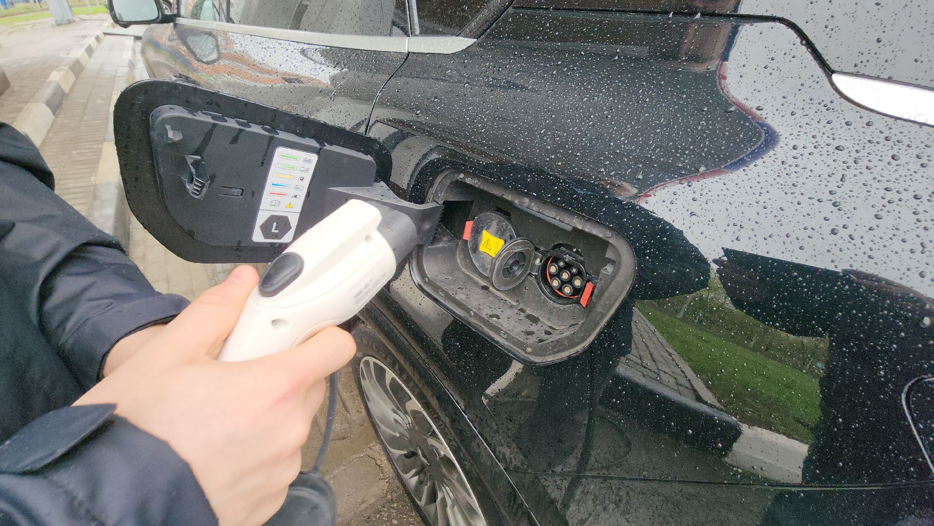 серпухов, гибридный электроавтомобиль, зарядные станции, транспорт, депутат-эколог,