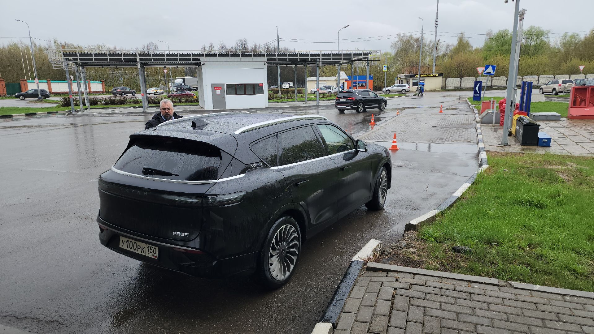 серпухов, гибридный электроавтомобиль, зарядные станции, транспорт, депутат-эколог,