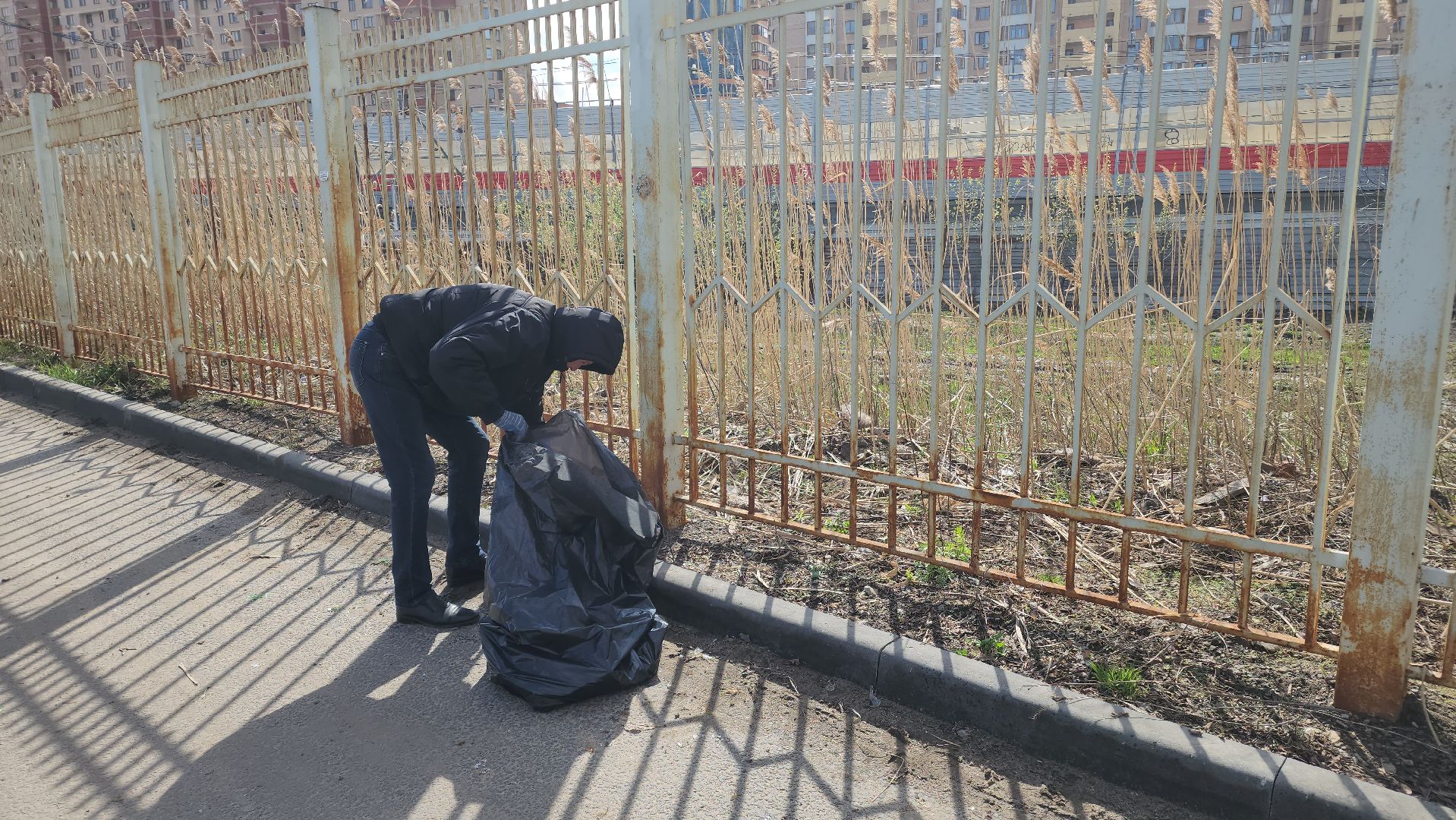Реутов, субботник, чистый город, грабли, лопаты, листва, мусор,