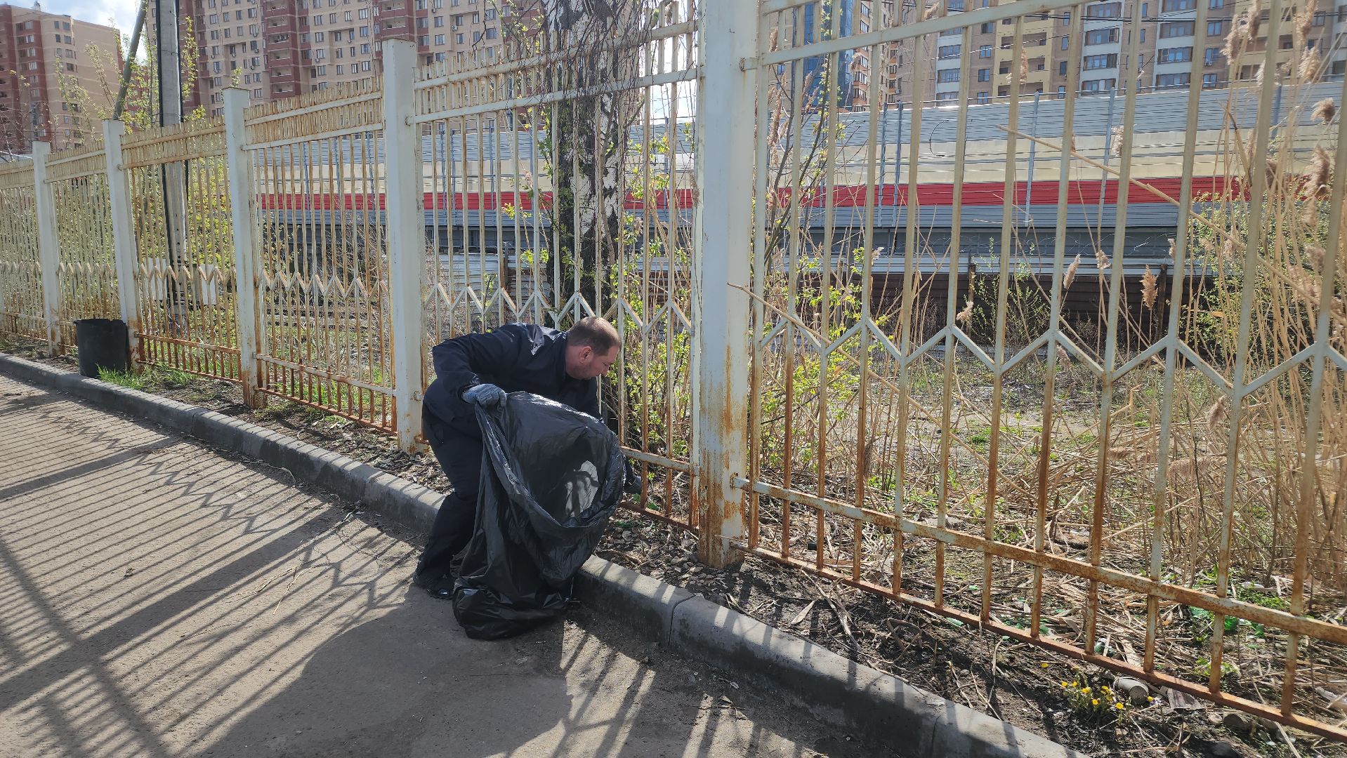 Реутов, субботник, чистый город, грабли, лопаты, листва, мусор,