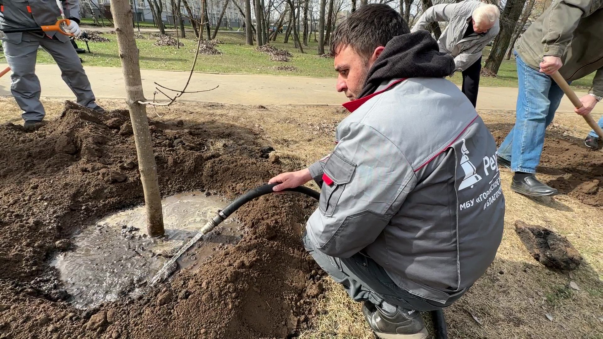 Реутов, субботник, чистый город, грабли, лопаты, листва, мусор,