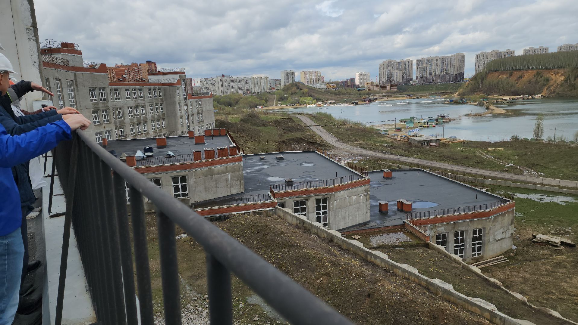 строительство соцобъектов, поручение губернатора, реконструкция школы, дзержинский,