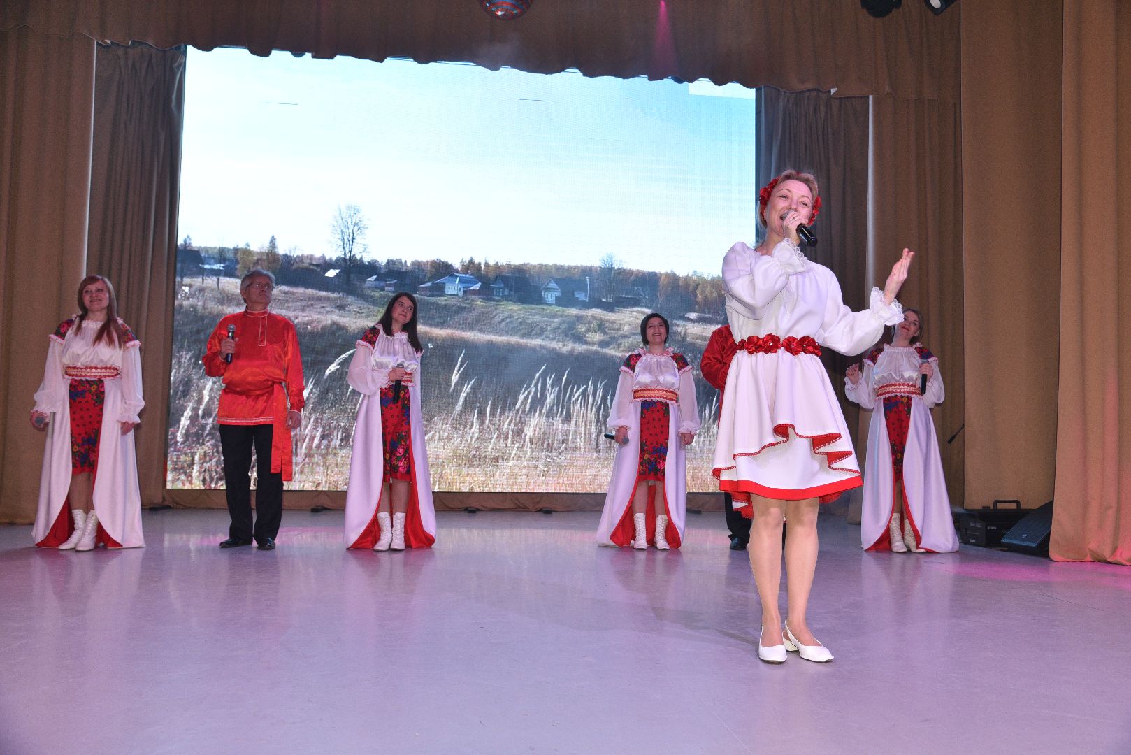 лотошино, лотошинский цдк, день труда подмосковья, концерт,