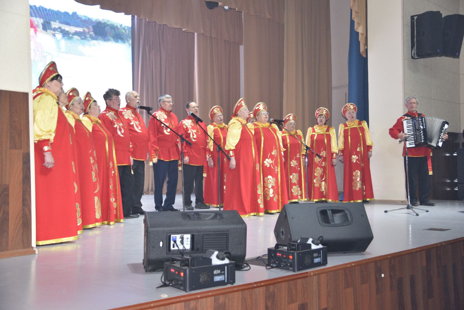 лотошино, лотошинский цдк, день труда подмосковья, концерт,