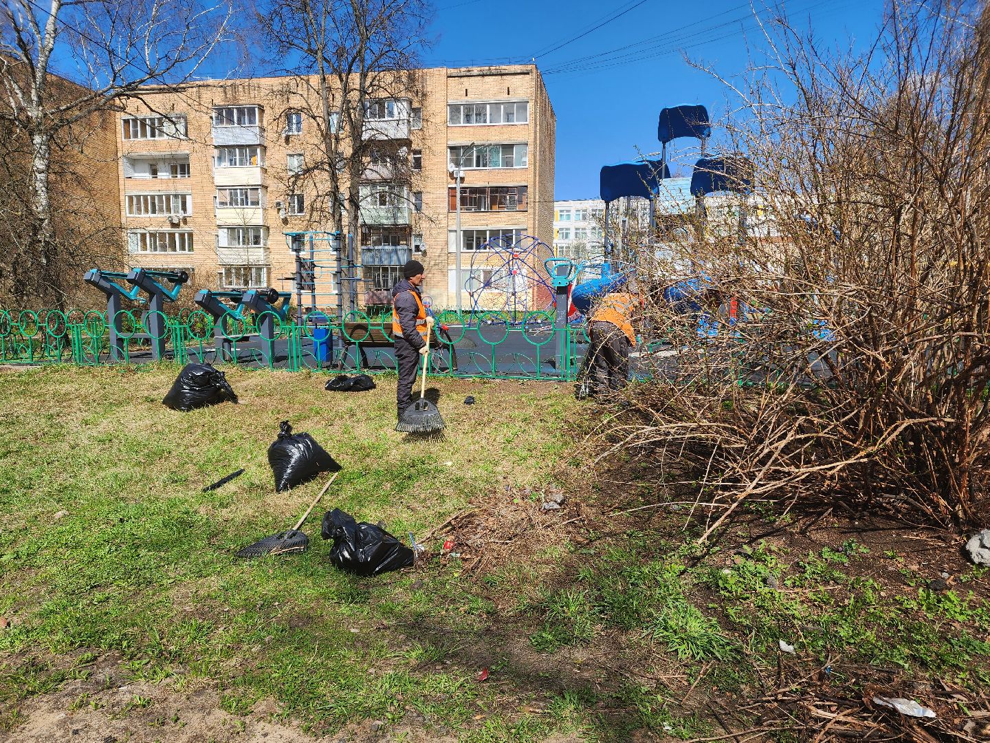 красноармейск, г.о. пушкинский, субботник, поливальная машина,