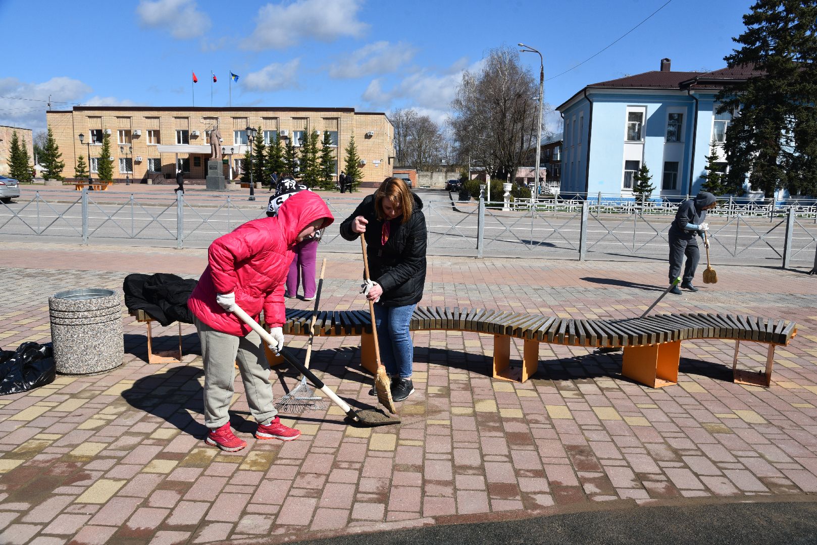 лотошино, субботник, региональный субботник, уборка улиц, благоустройство,