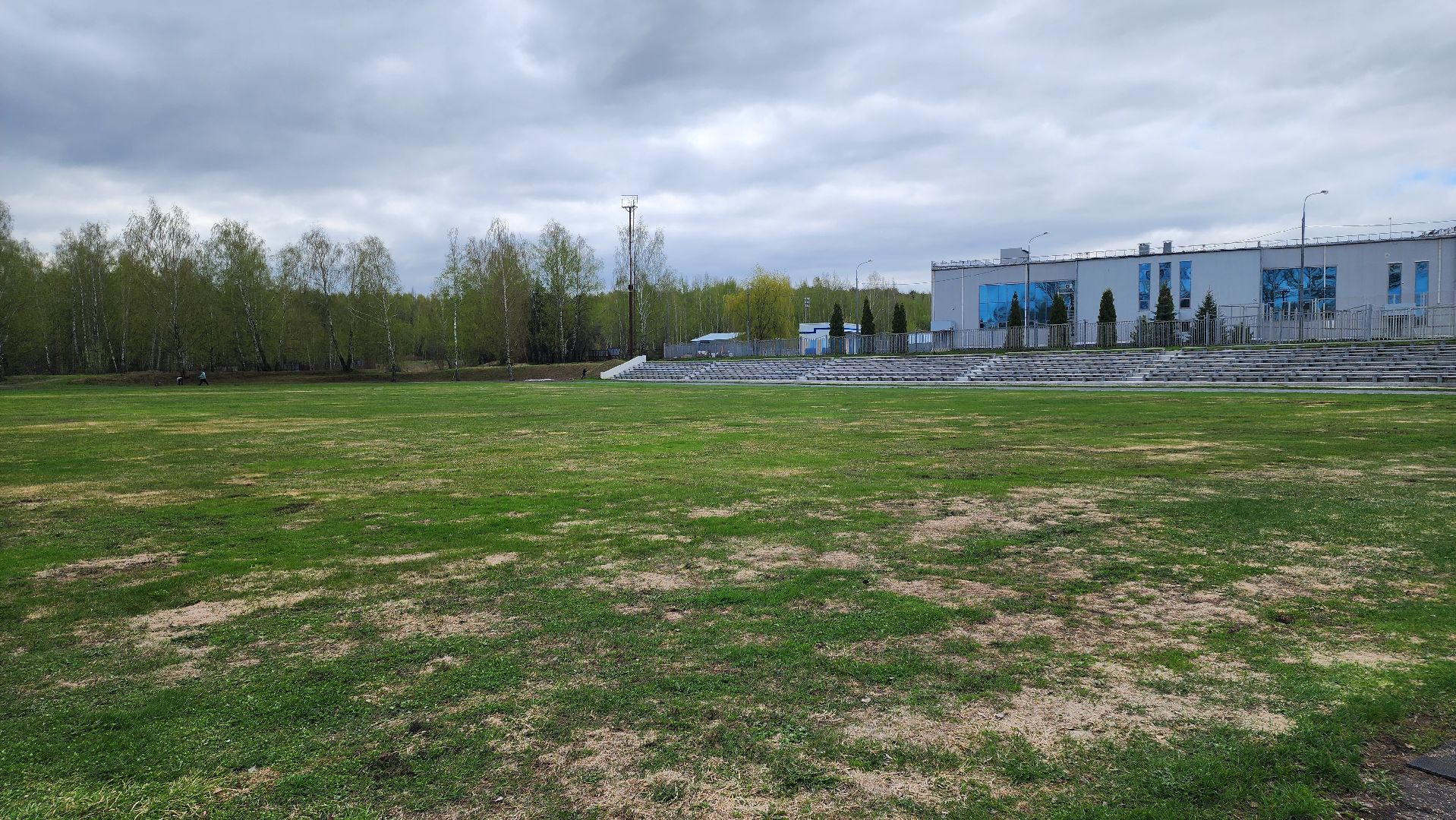 кашира, стадион энергетик, футбольное поле, уборка, прикатывание поля,