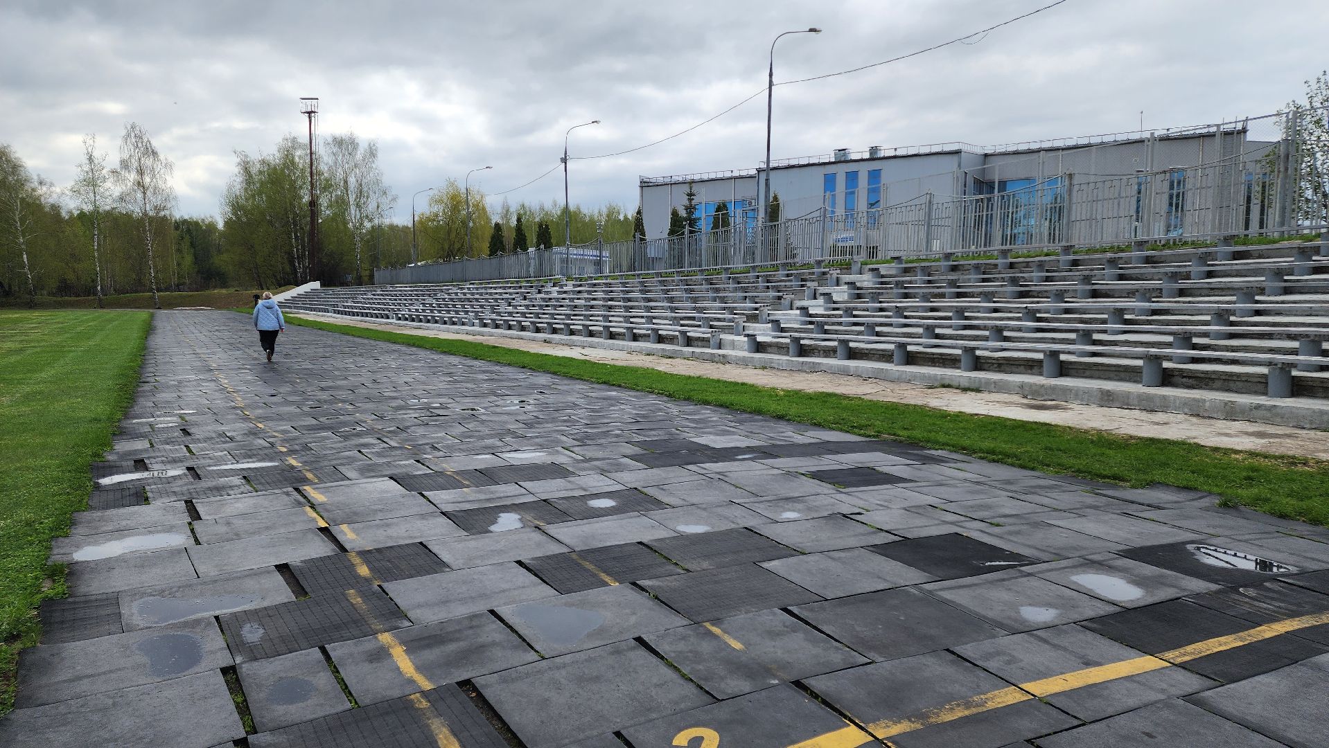 кашира, стадион энергетик, футбольное поле, уборка, прикатывание поля,