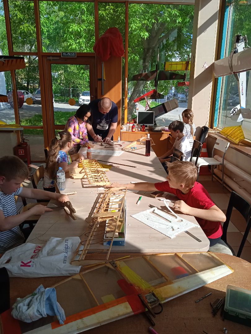 Молодежный центр дружба, Людмила Луговская, кружки, объединения, авиамоделирование, китайский язык, дизайн интерьера, детское телевидение Взлет,