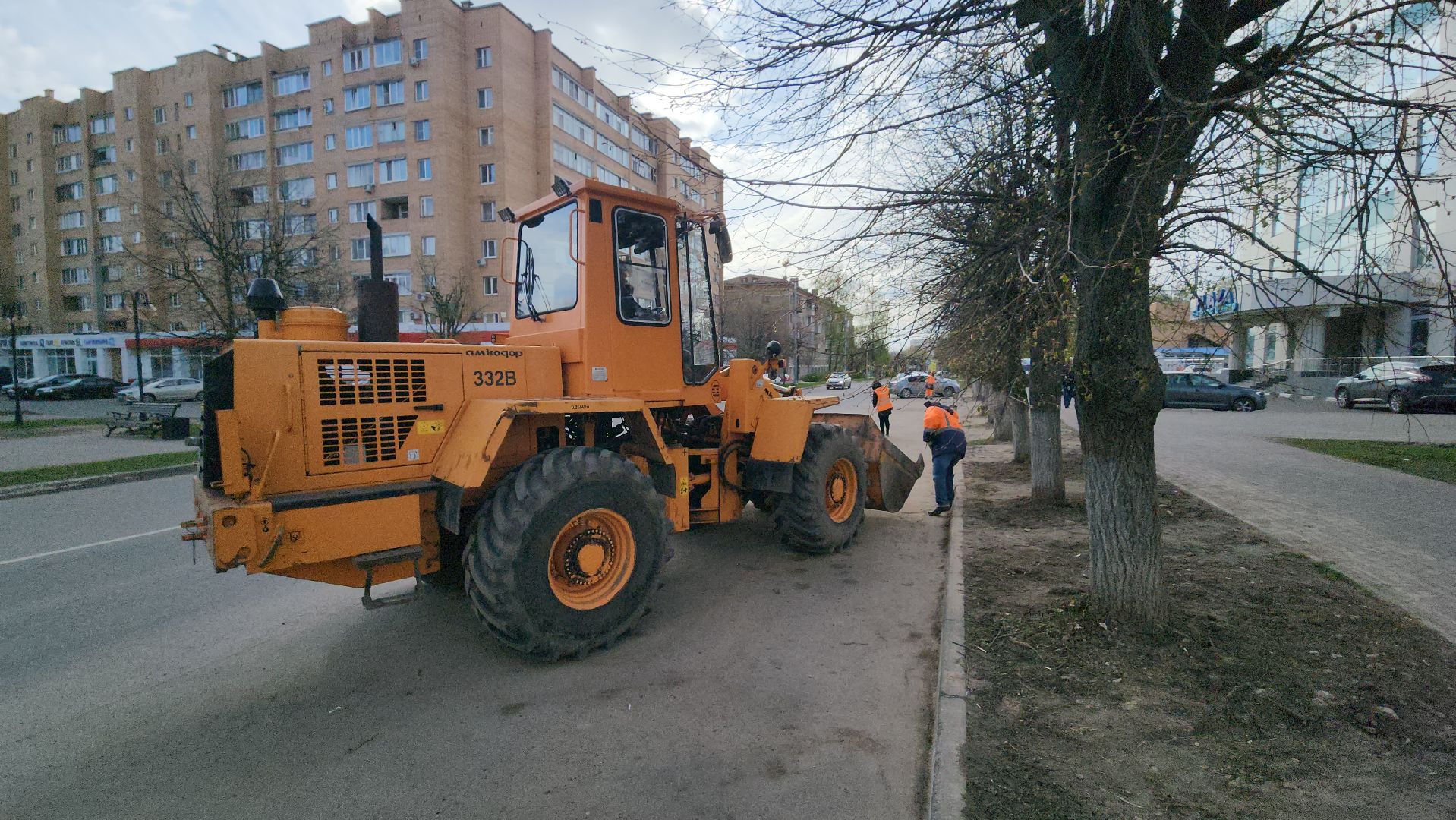 серпухов, улица джона рида, комбинат благоустройства, субботник, месячник благоустройства,