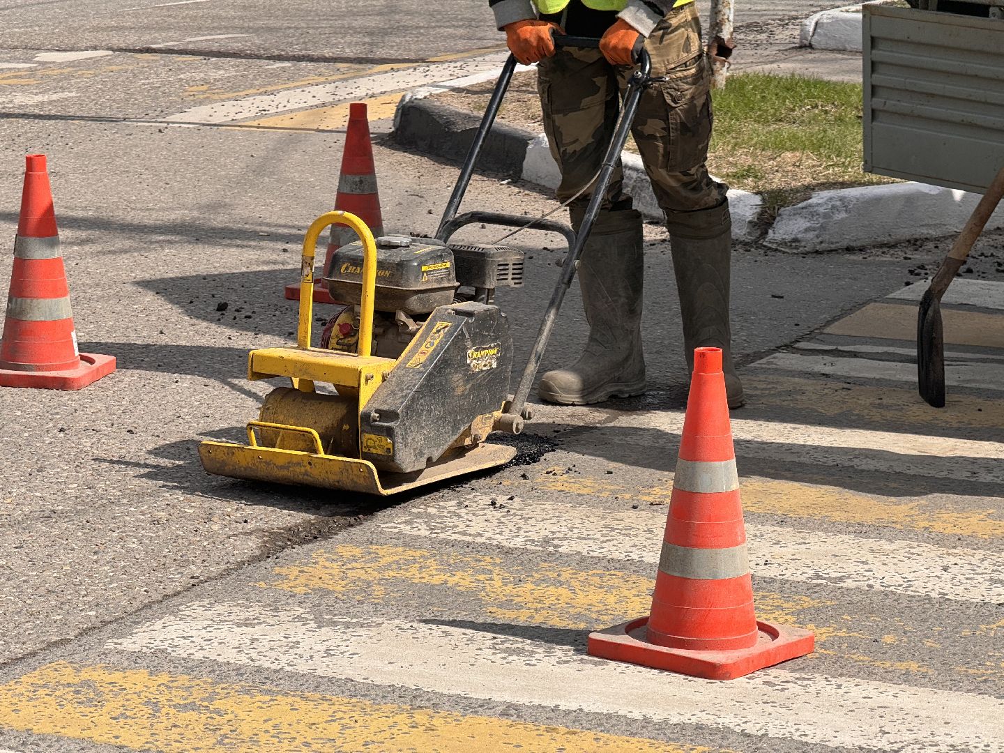 шаховская, ямочный ремонт, ямы, комунальная техника,