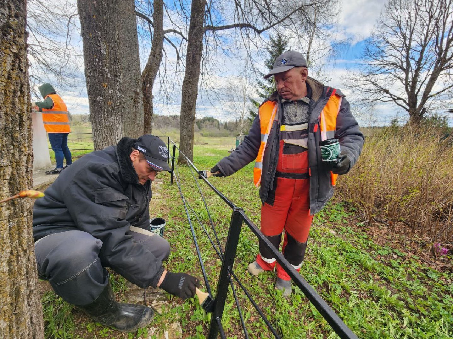 можайск, можайский городской округ, подмосковье, день победы, памятники, братское захоронение, субботник,