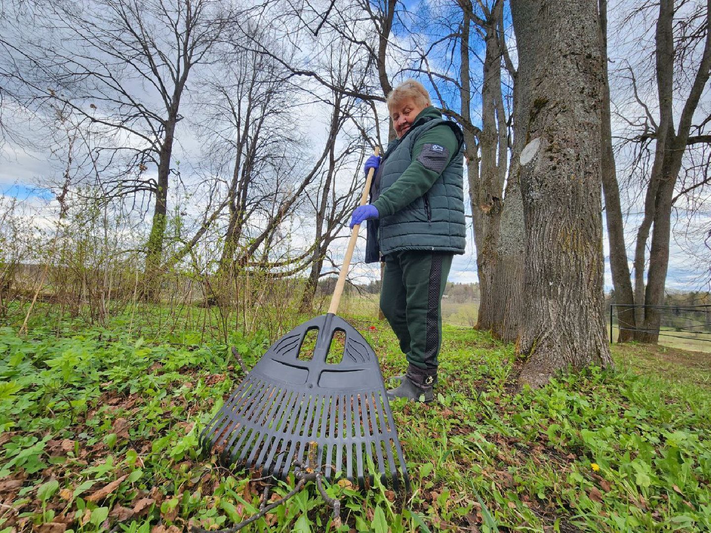 можайск, можайский городской округ, подмосковье, день победы, памятники, братское захоронение, субботник,