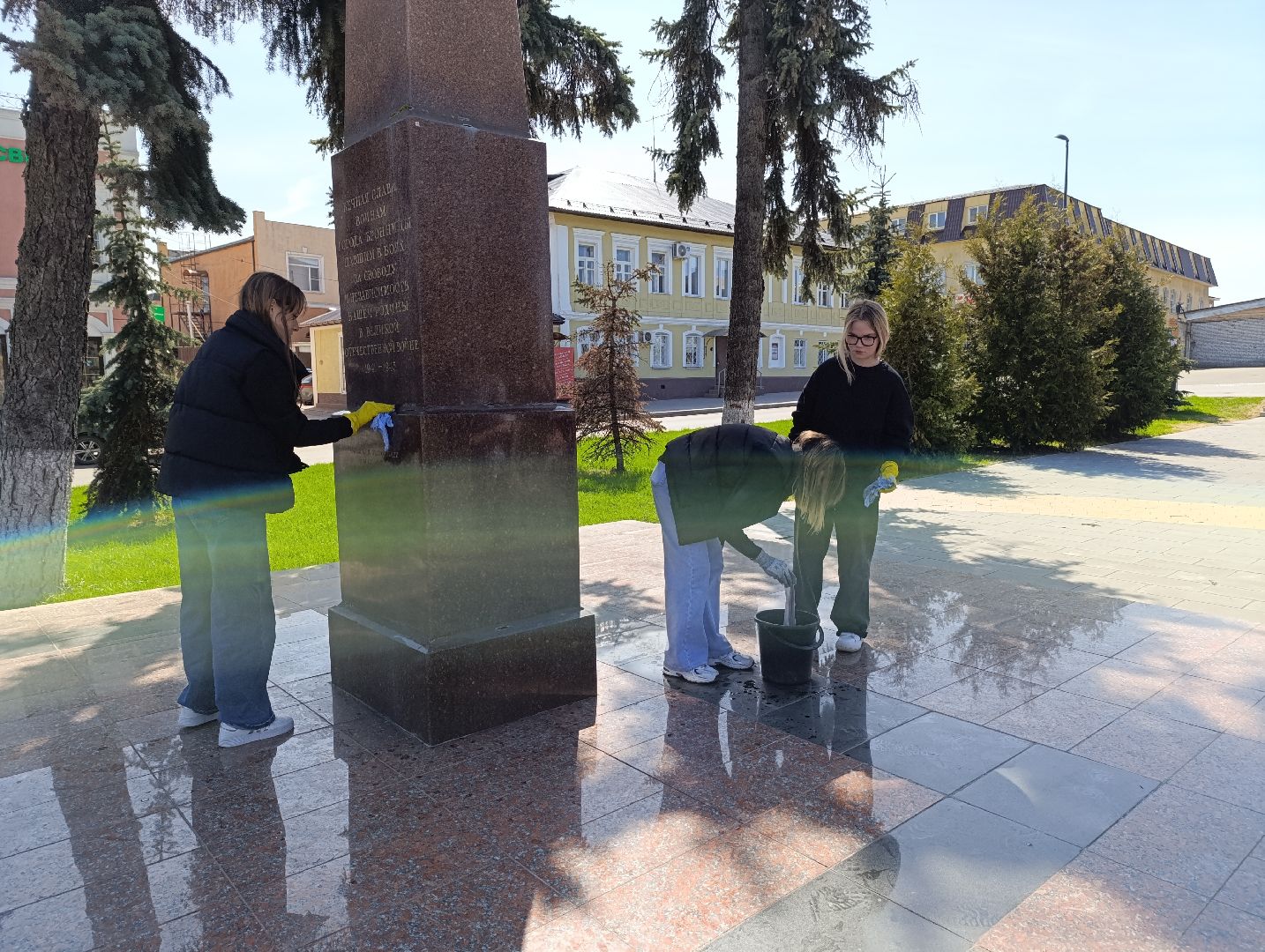 Бронницы, Благоустройство, Площадь Тимофеева, Уборка территорий, День добрых дел, Школьники,