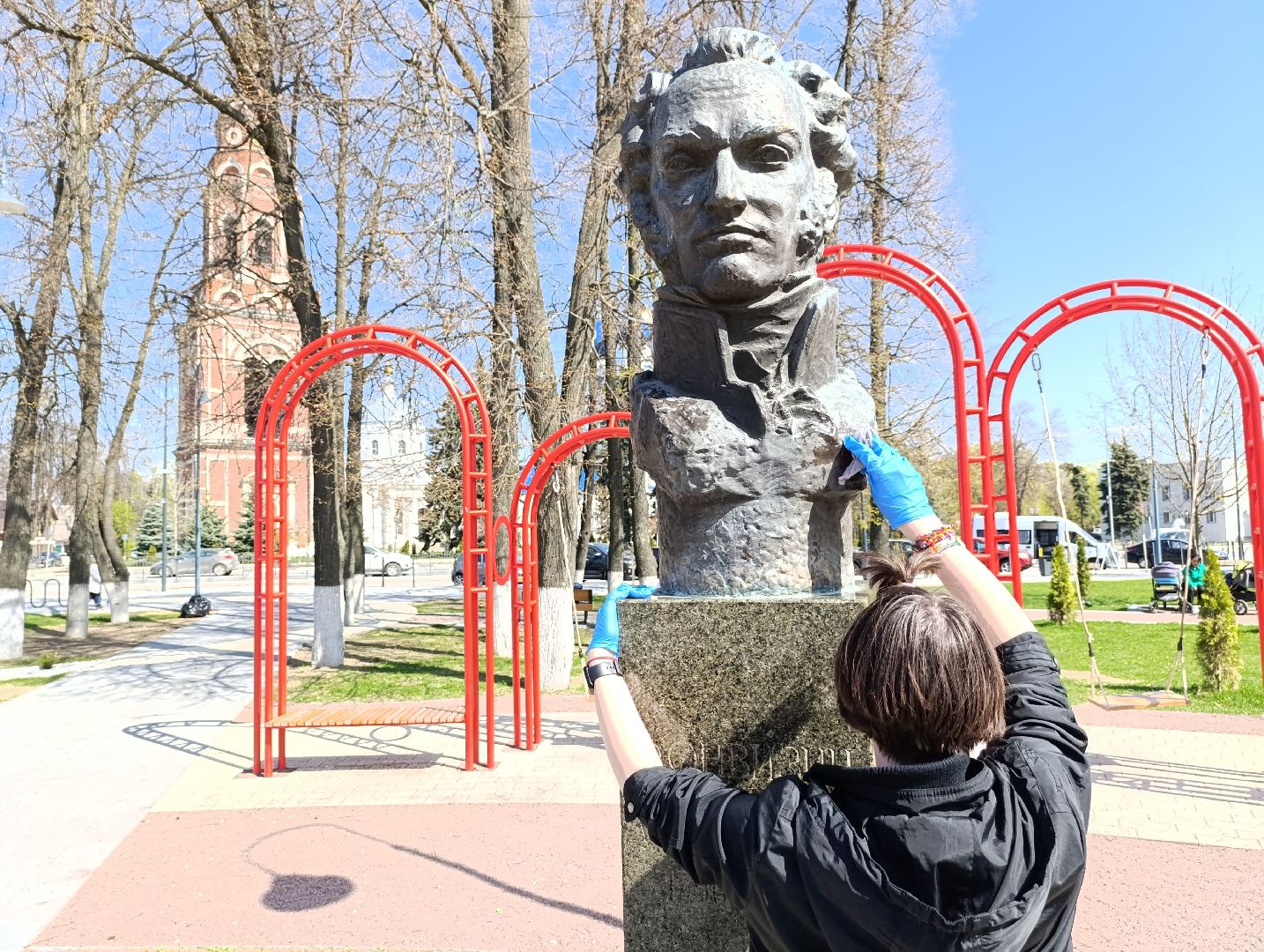 Бронницы, Благоустройство, Площадь Тимофеева, Уборка территорий, День добрых дел, Школьники,