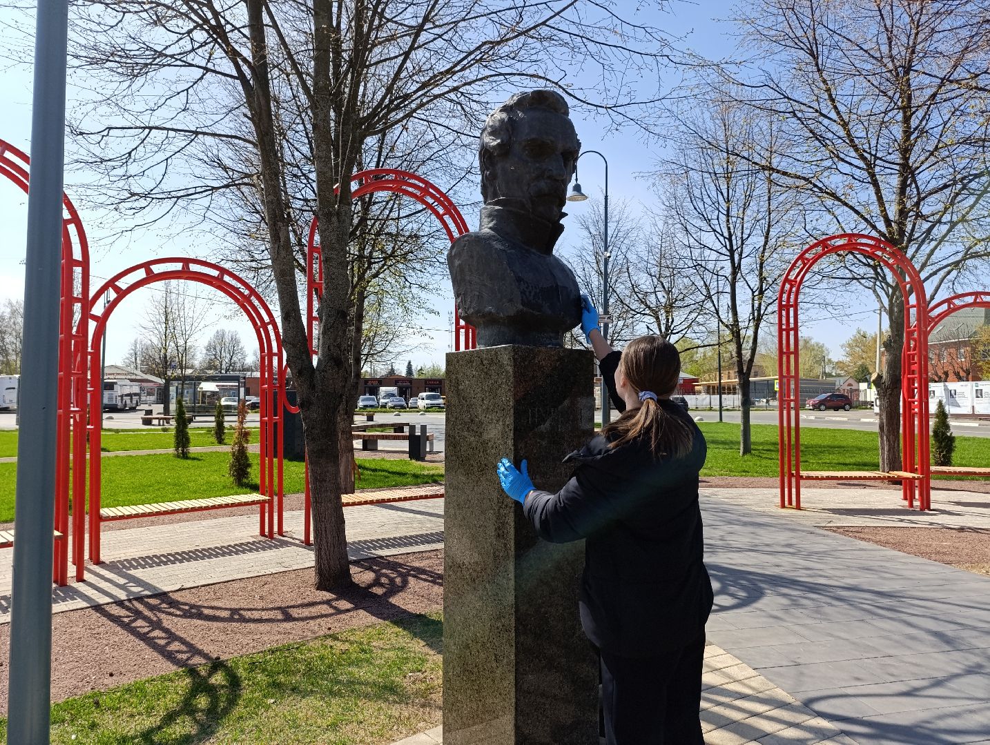 Бронницы, Благоустройство, Площадь Тимофеева, Уборка территорий, День добрых дел, Школьники,