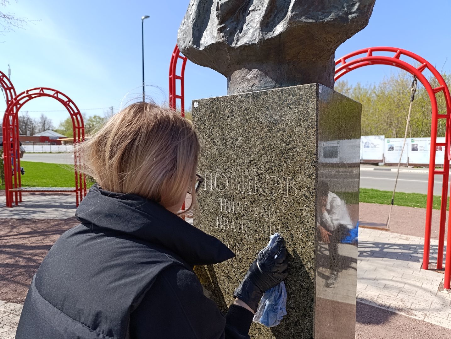 Бронницы, Благоустройство, Площадь Тимофеева, Уборка территорий, День добрых дел, Школьники,