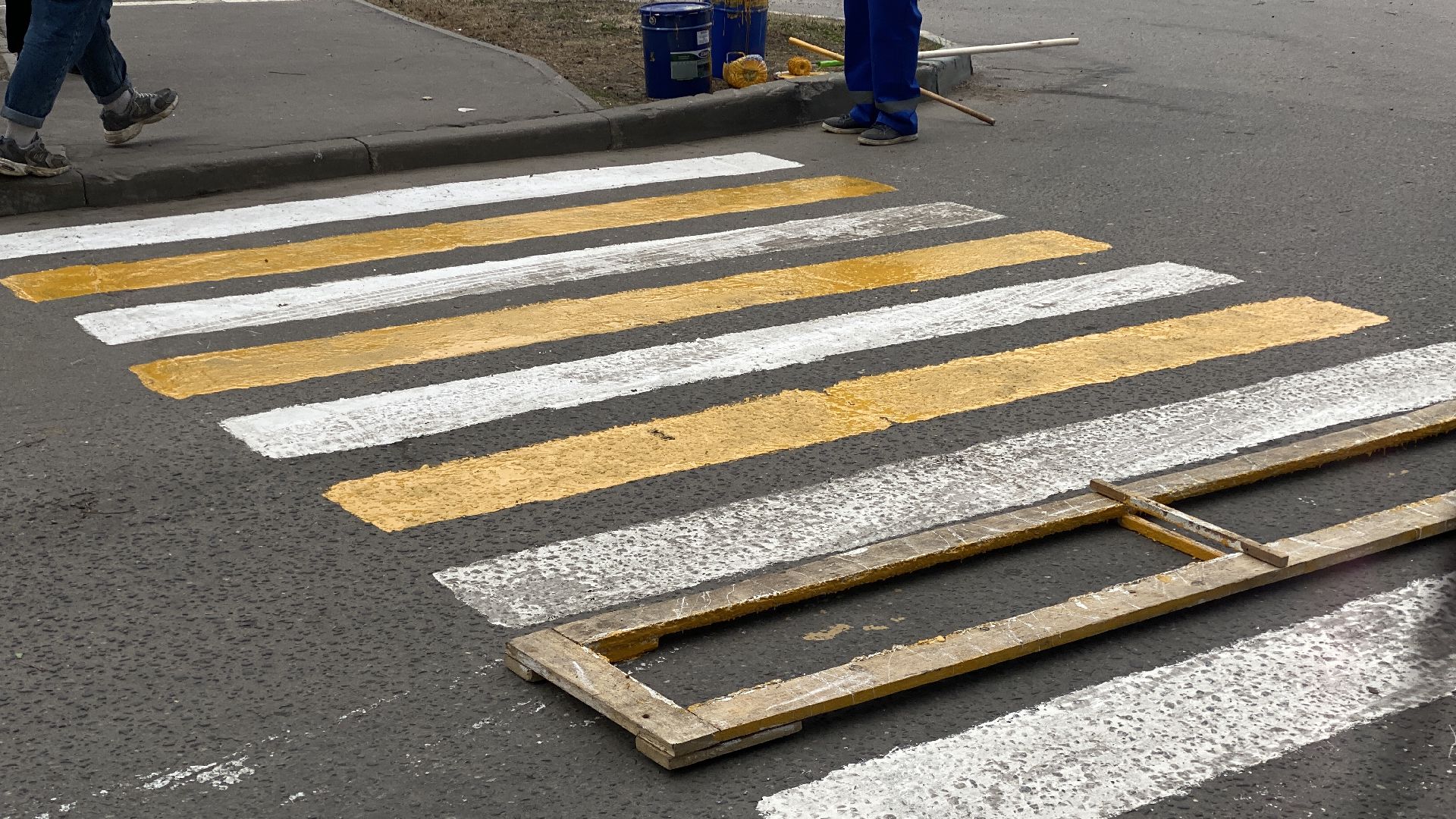 обновление дорожной разметки, дорожная разметка, пешеходные переходы, покраска пешеходных переходов, мбу благоустройство и дорожное хозяйство,