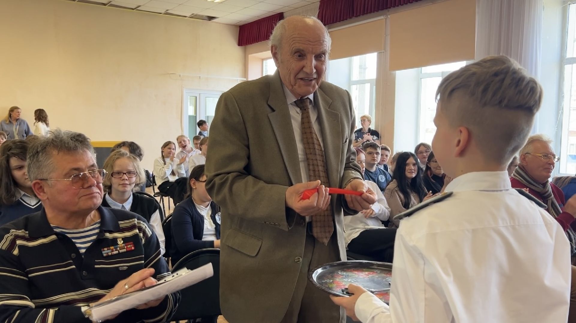 химки, образование, парта героя,